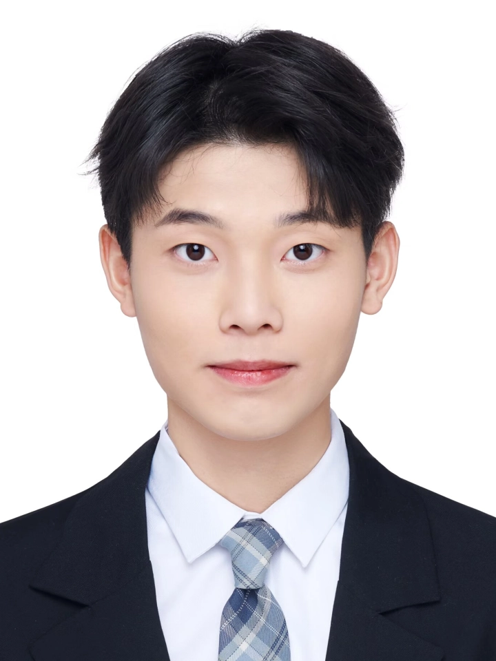 杨泓靖证件照